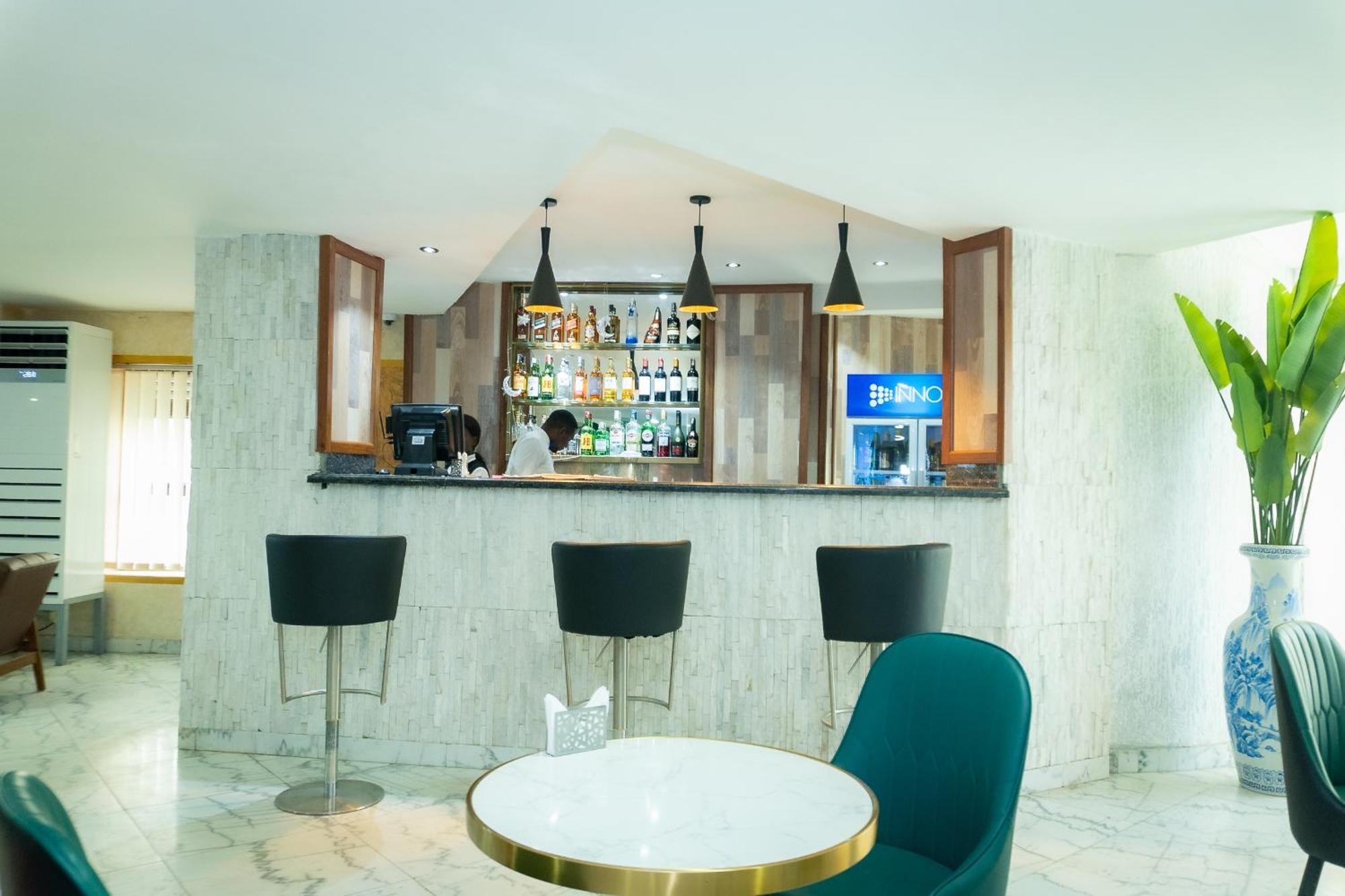 Hotel Le Figaro Дуала Екстер'єр фото